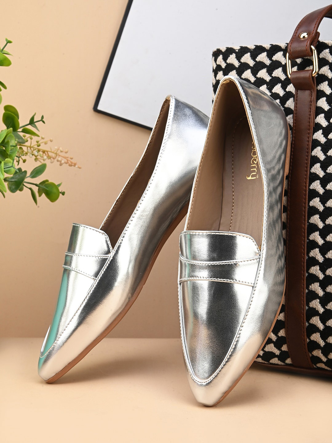 

DressBerry Silver Toned Pointed Toe Ballerinas