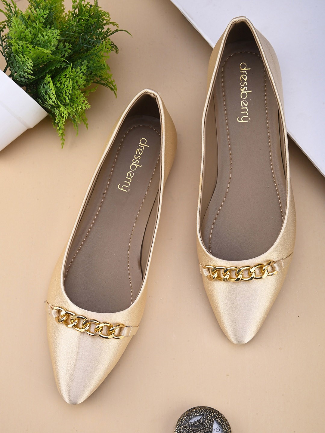 

DressBerry Gold-Toned Pointed Toe Ballerinas