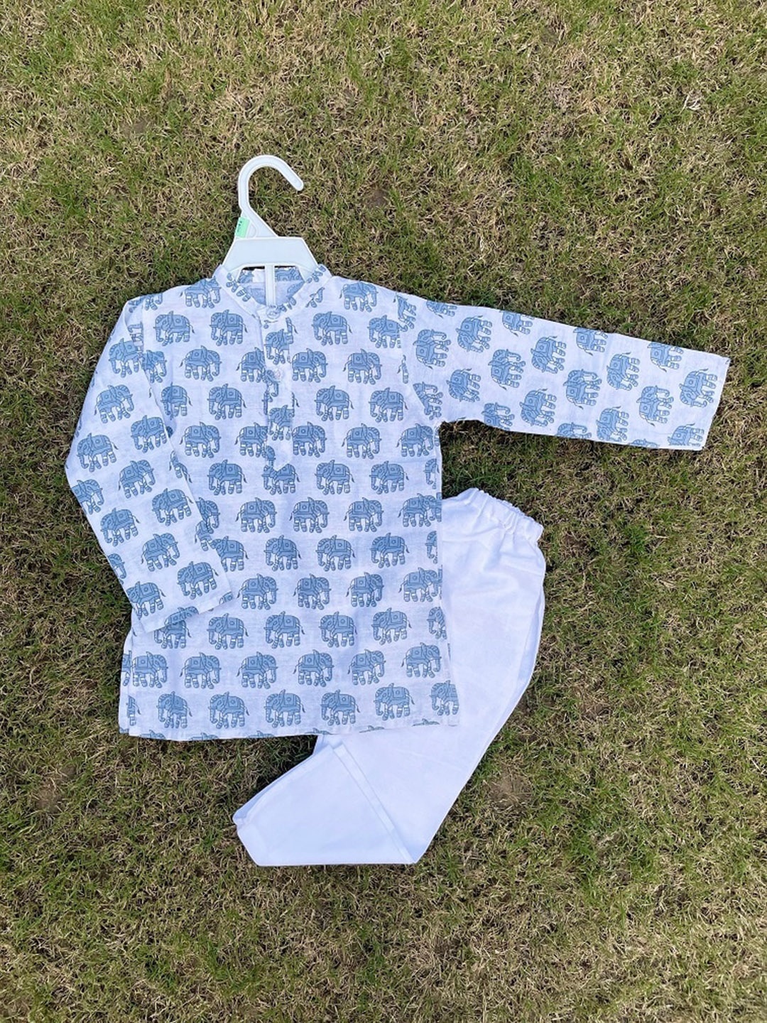 

BAESD Boys Mandarin Collar Ethnic Motifs Printed Regular Pure Cotton Kurta with Pyjamas, Grey