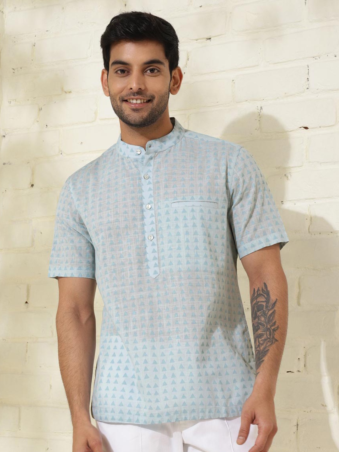 

Fabindia Slim Fit Opaque Geometric Printed Cotton Casual Shirt, Blue