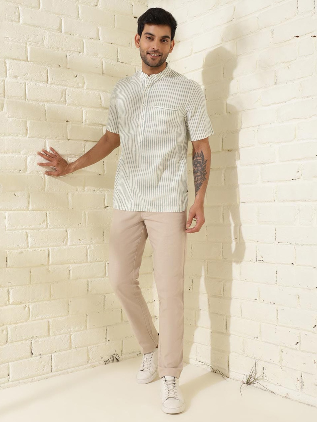 

Fabindia Slim Fit Vertical Striped Mandarin Collar Cotton Casual Shirt, White