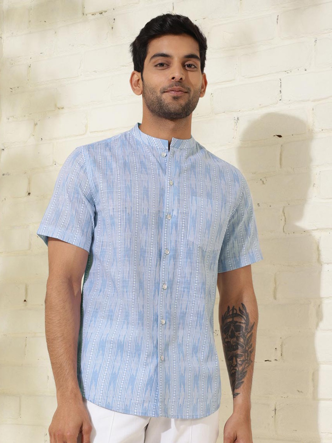 

Fabindia Slim Fit Abstract Printed Mandarin Collar Cotton Casual Shirt, Blue