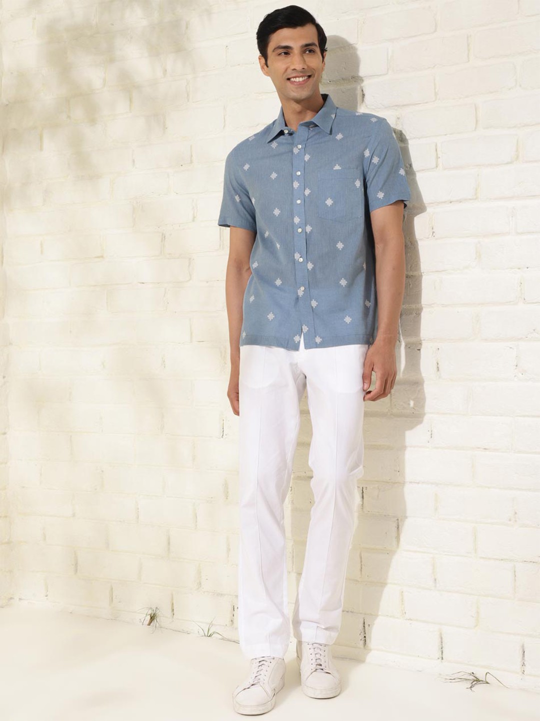 

Fabindia Conversational Printed Cotton Dobby Weave Casual Shirt, Blue