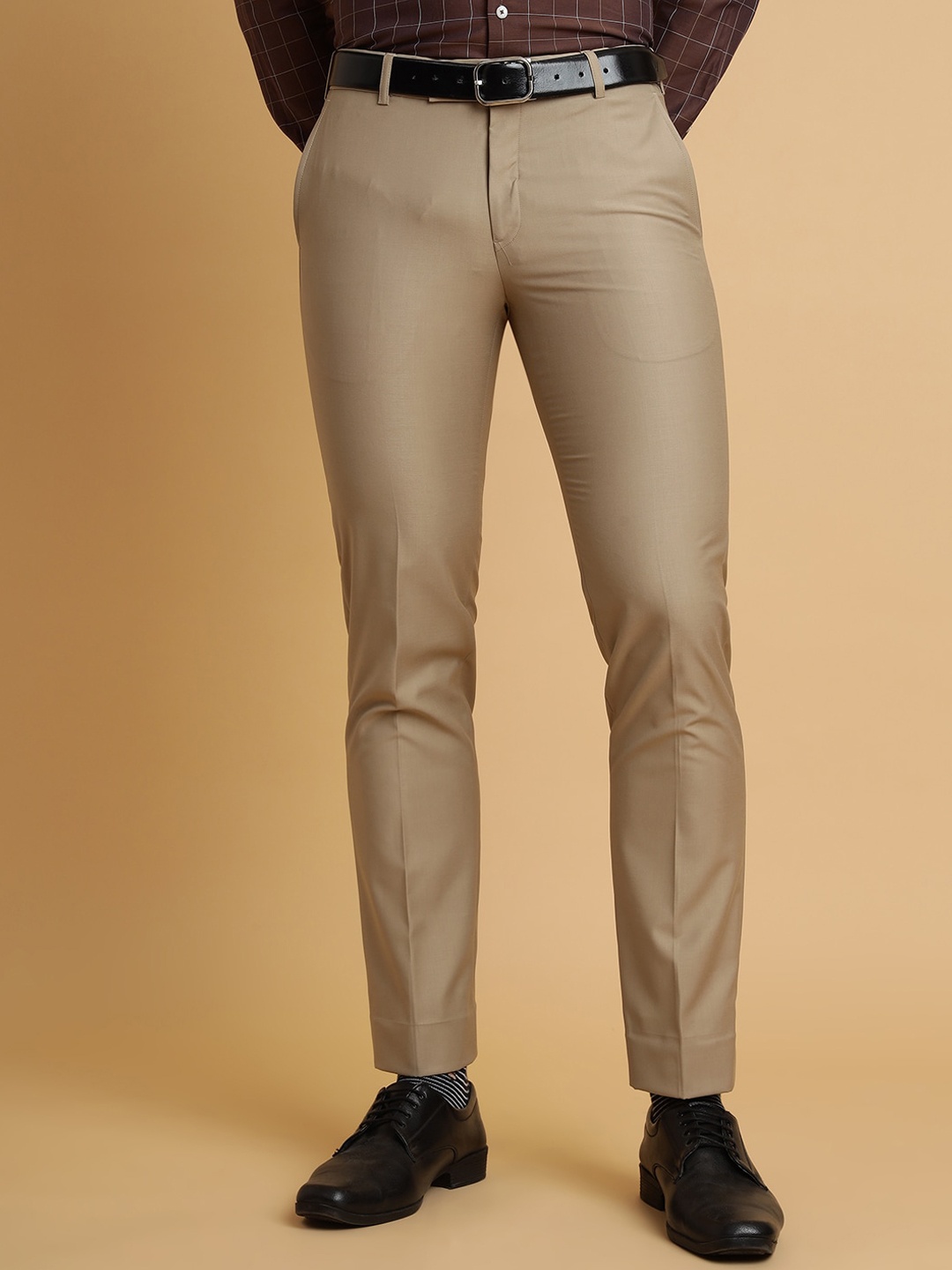 

METAL Men Mid-Rise Plain Slim Fit Formal Trousers, Beige