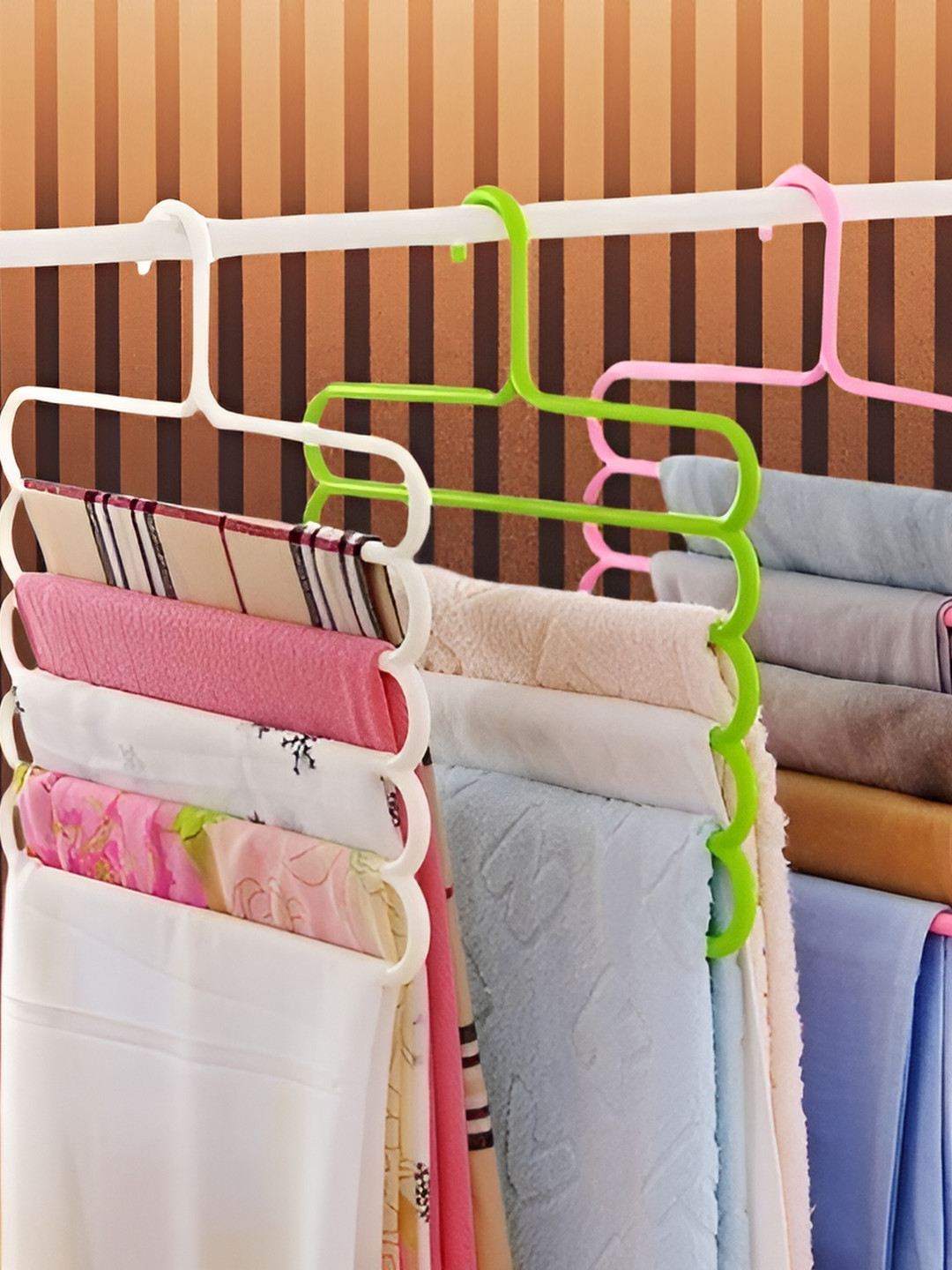 

REVEXO 3-Pcs Pink Green & White Cloths Hangers