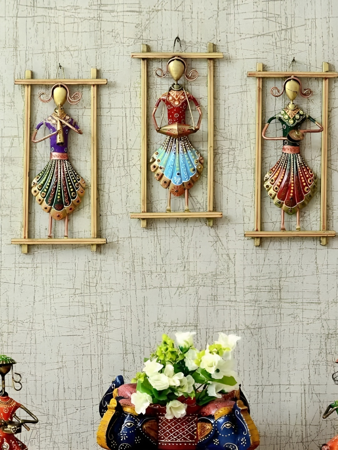 

ANSHIKA INTERNATIONAL Set Of 3 Green & Red Printed Metal Wall Hanging