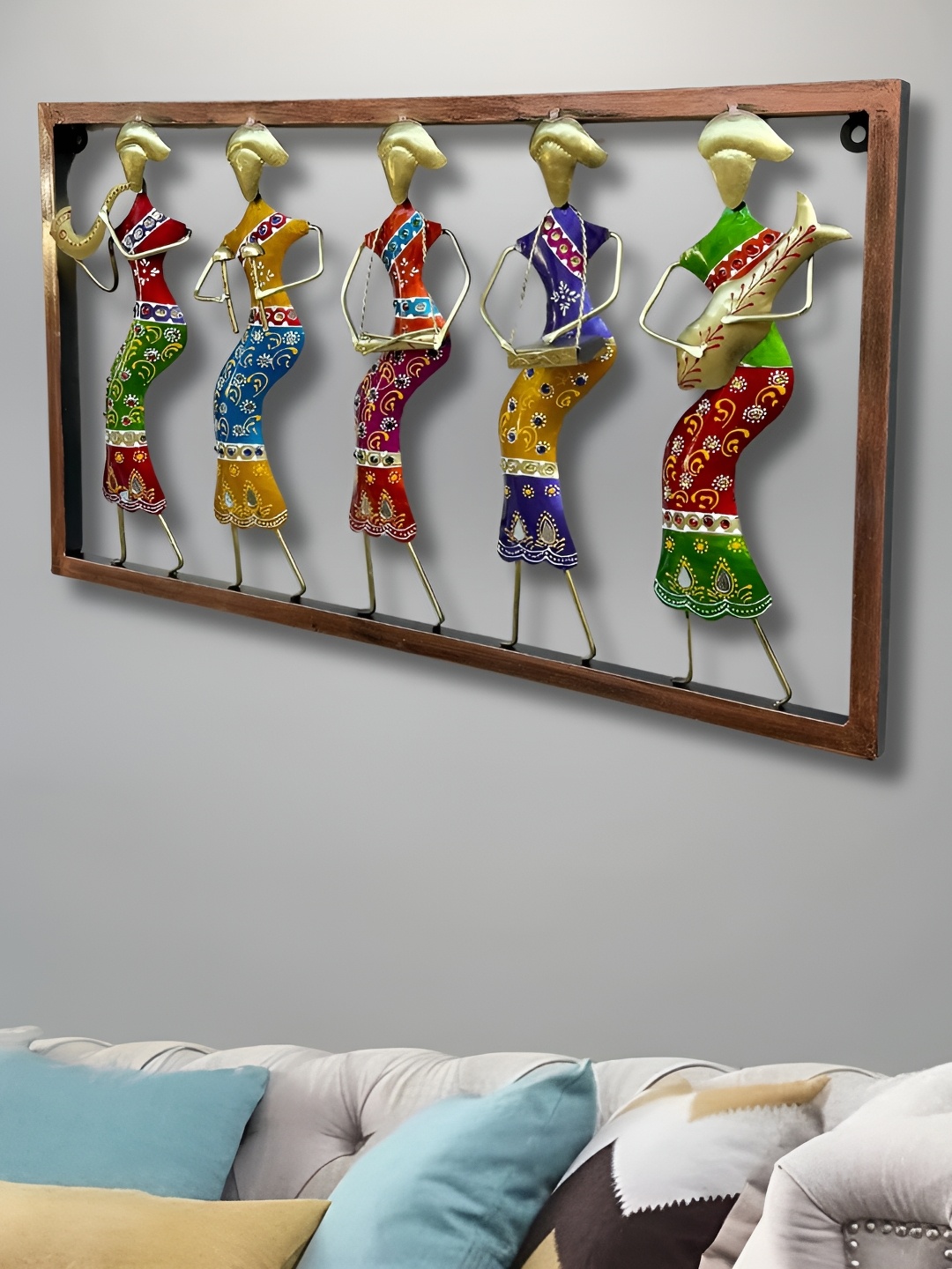 

ANSHIKA INTERNATIONAL Beige & Red 5 Musicians Doll-Design Metal Wall Hanging