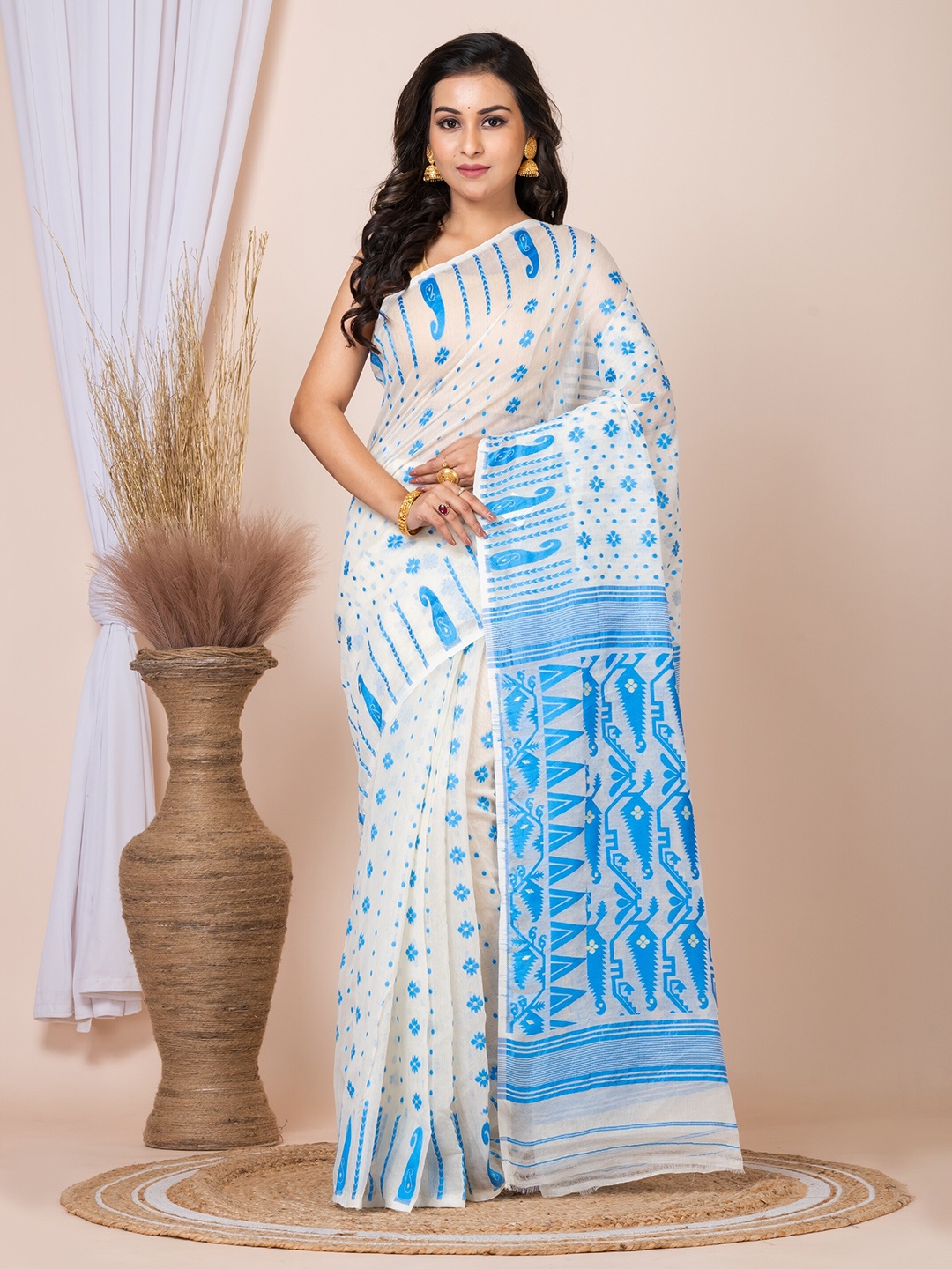 

Laa Calcutta Ethnic Motifs Pure Cotton Jamdani Saree, White