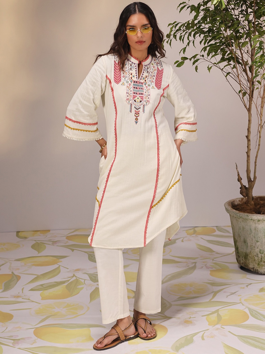 

Lakshita Embroidered Regular Thread Work Kurta with Trousers, Off white