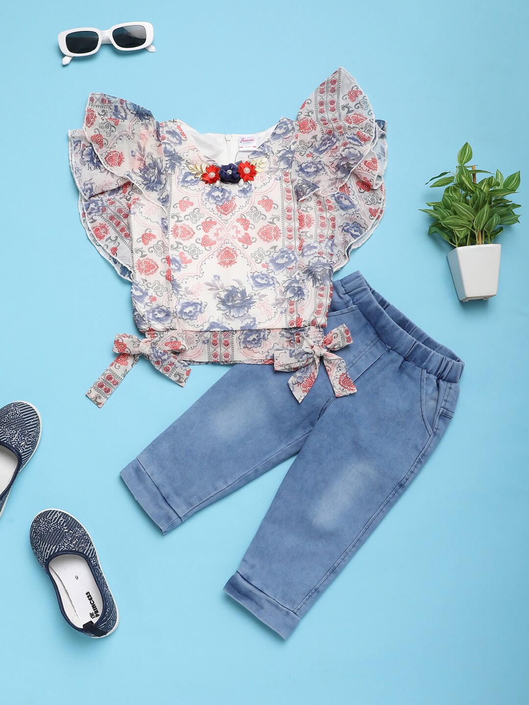 

V-Mart Girls Printed Pure Cotton Top with Capris, White