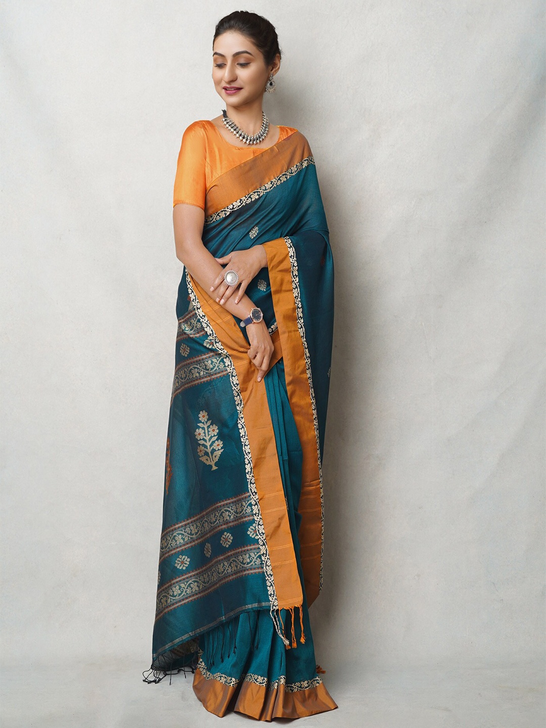 

Unnati Silks Ethnic Motifs Woven Design Handloom Pure Linen Jamdani Saree, Green