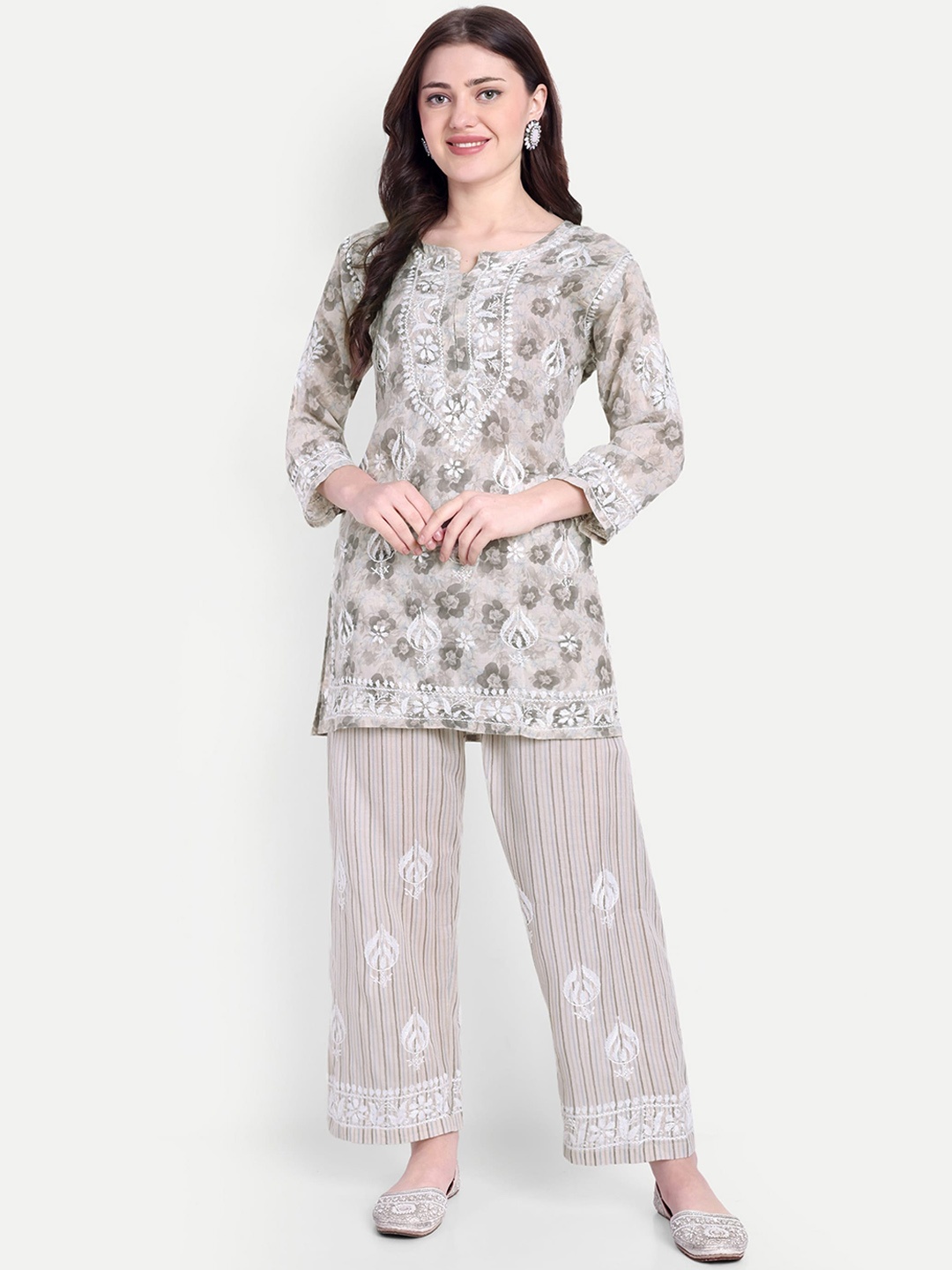 

Indiankala4u Floral Printed Chikankari Tunic & Trousers, Grey