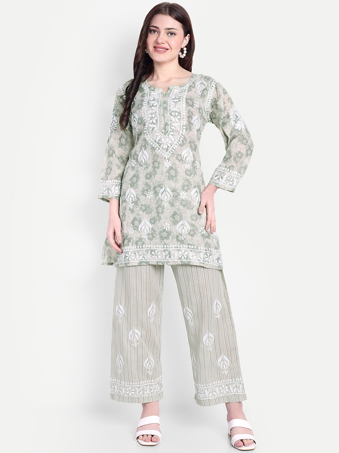 

Indiankala4u Floral Printed Chikankari Tunic & Trousers, Green