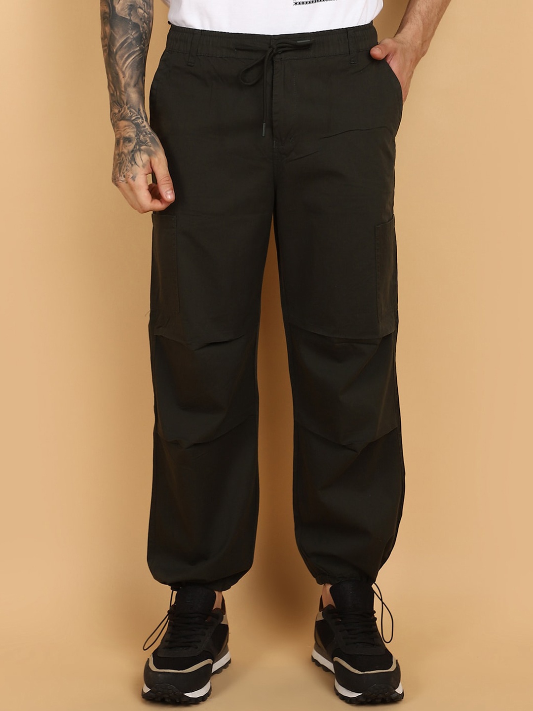 

V-Mart Men Mid-Rise Regular Fit Jogger Trouser, Green