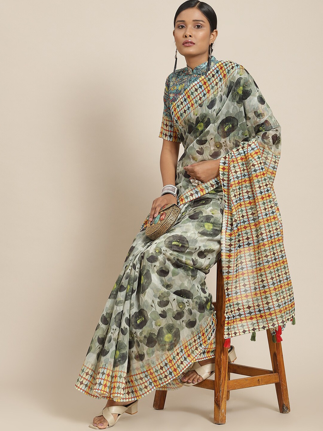 

KALINI Floral Printed Saree, White