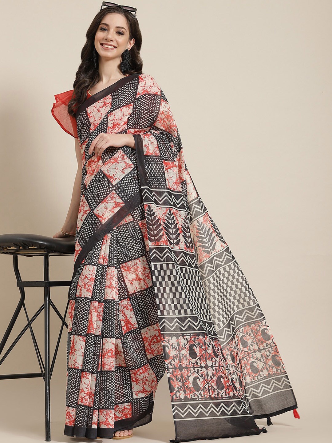 

KALINI Geometric Printed Saree, Black