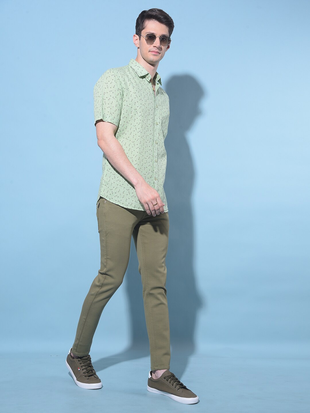 

Crimsoune Club Resort Collar Slim Fit Floral Printed Cotton Linen Casual Shirt, Green