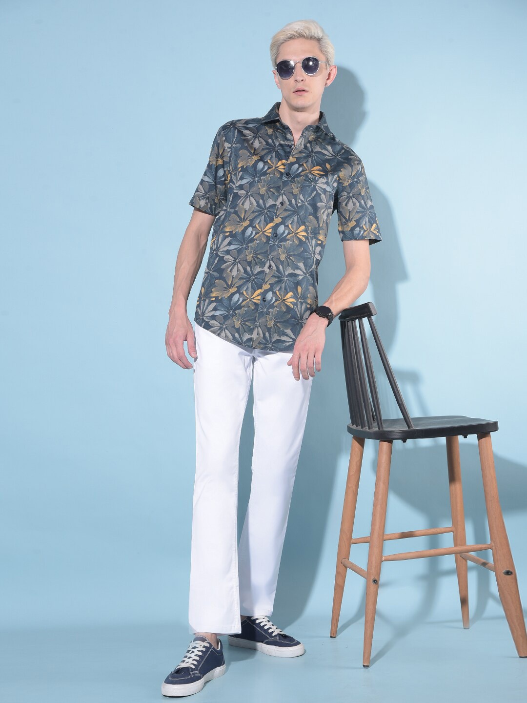 

Crimsoune Club Resort Collar Slim Fit Floral Printed Cotton Casual Shirt, Navy blue