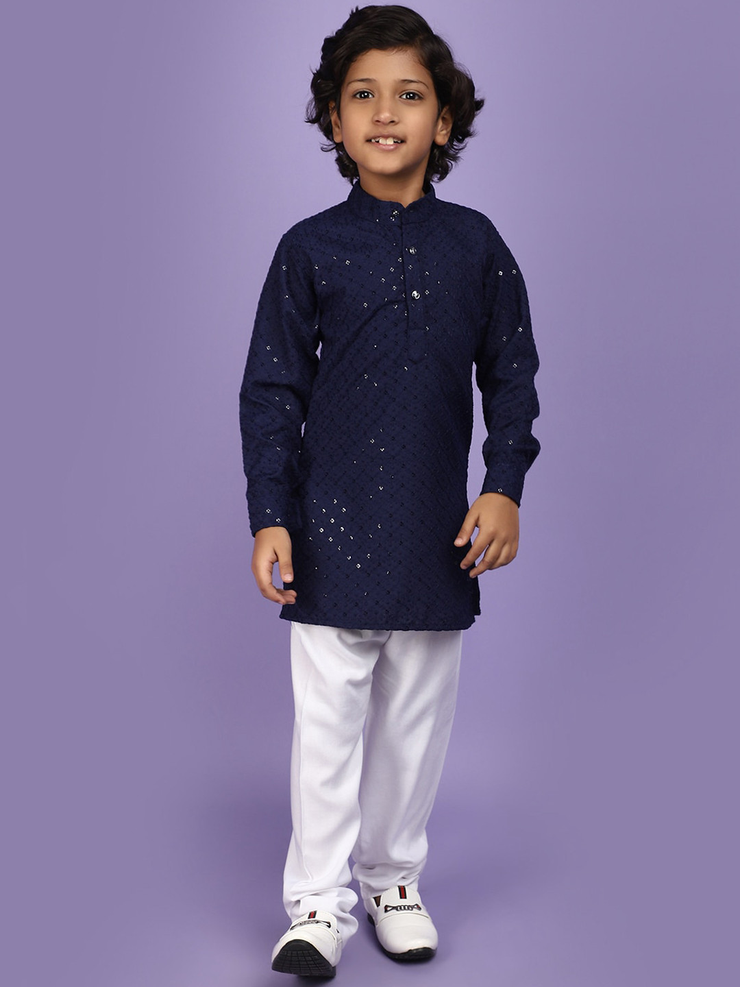 

V-Mart Boys Embroidered Sequinned Pure Cotton Straight Kurta With Trousers, Blue