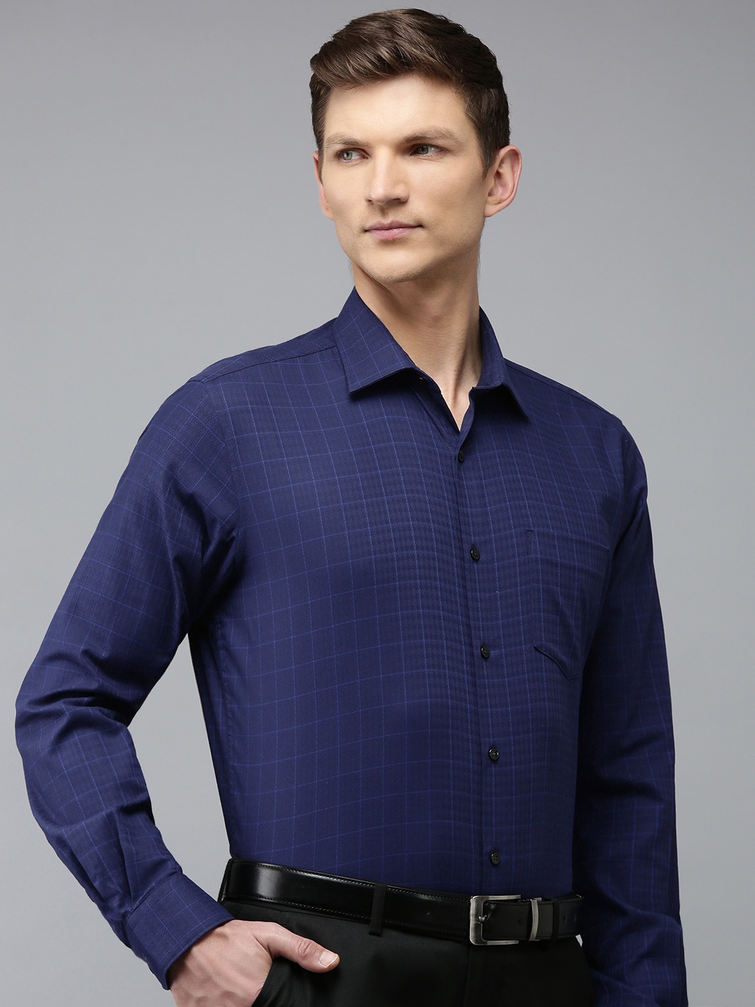 

Van Heusen Custom Fit Opaque Checked Pure Cotton Formal Shirt, Navy blue