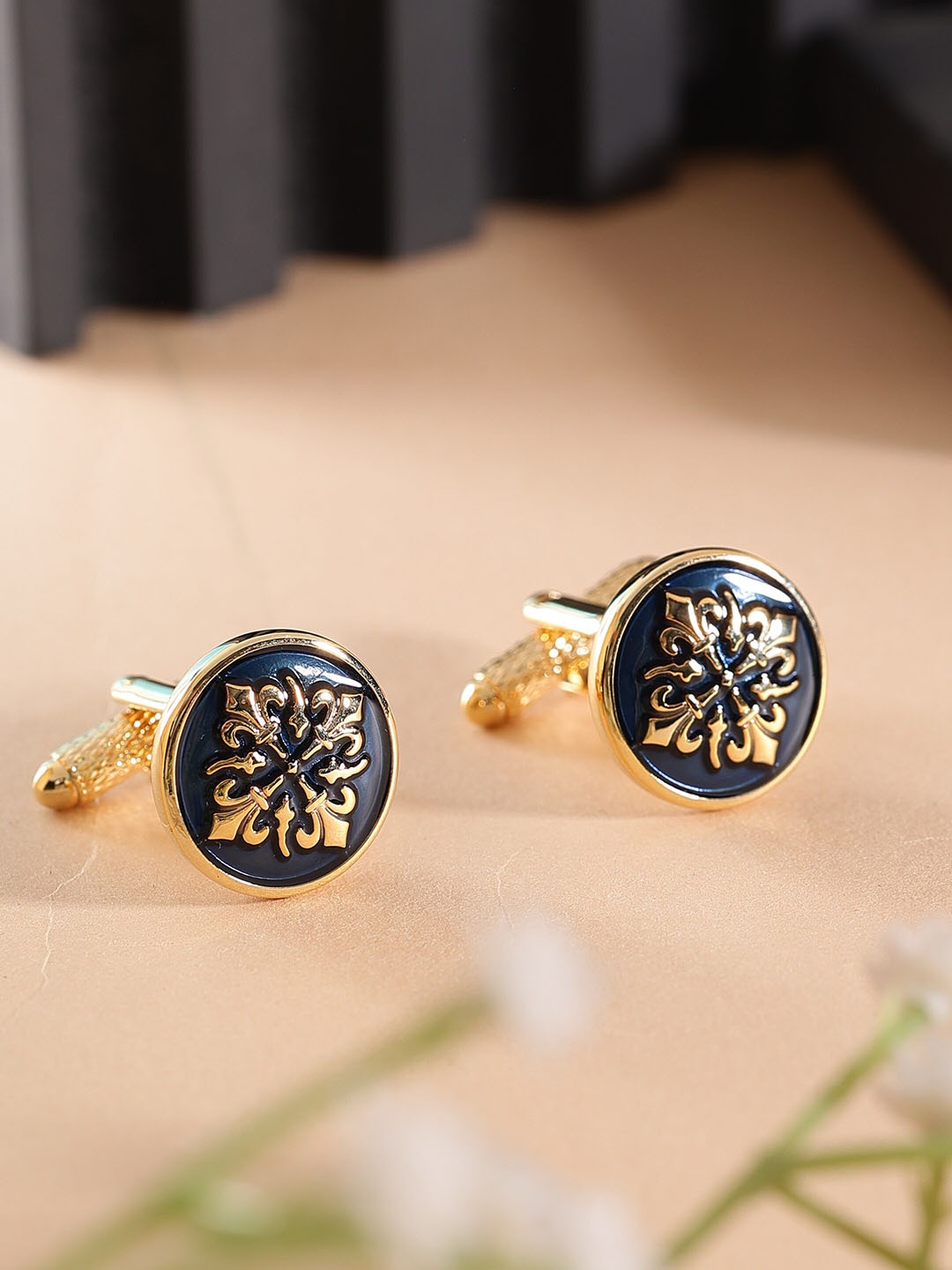 

Alvaro Castagnino Metal Round Textured Cufflink, Gold