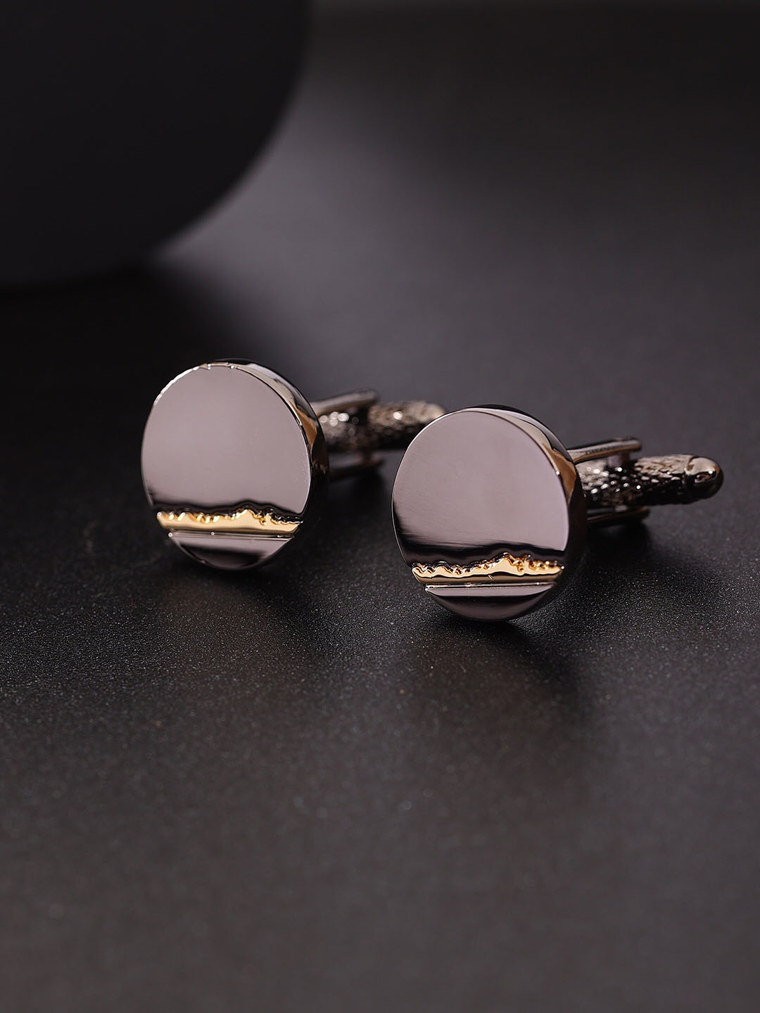 

Alvaro Castagnino Textured Cufflink, Grey