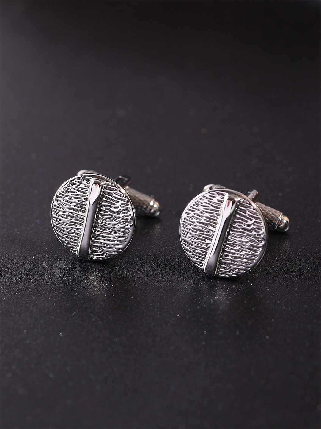 

Alvaro Castagnino Men Textured Round Cufflink, Silver
