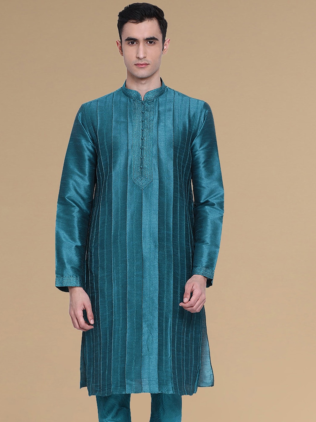 

Sanwara Mandarin Collar Long Sleeves Self Design Kurta, Green