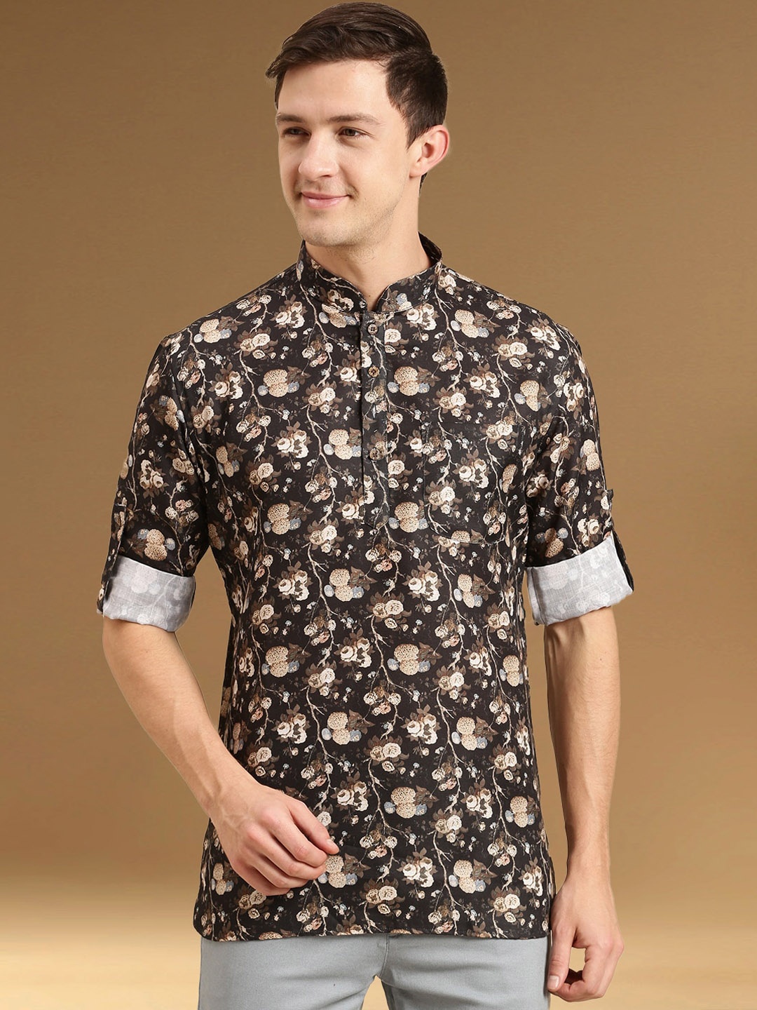 

Sanwara Mandarin Collar Quirky Printed Cotton Kurta, Black