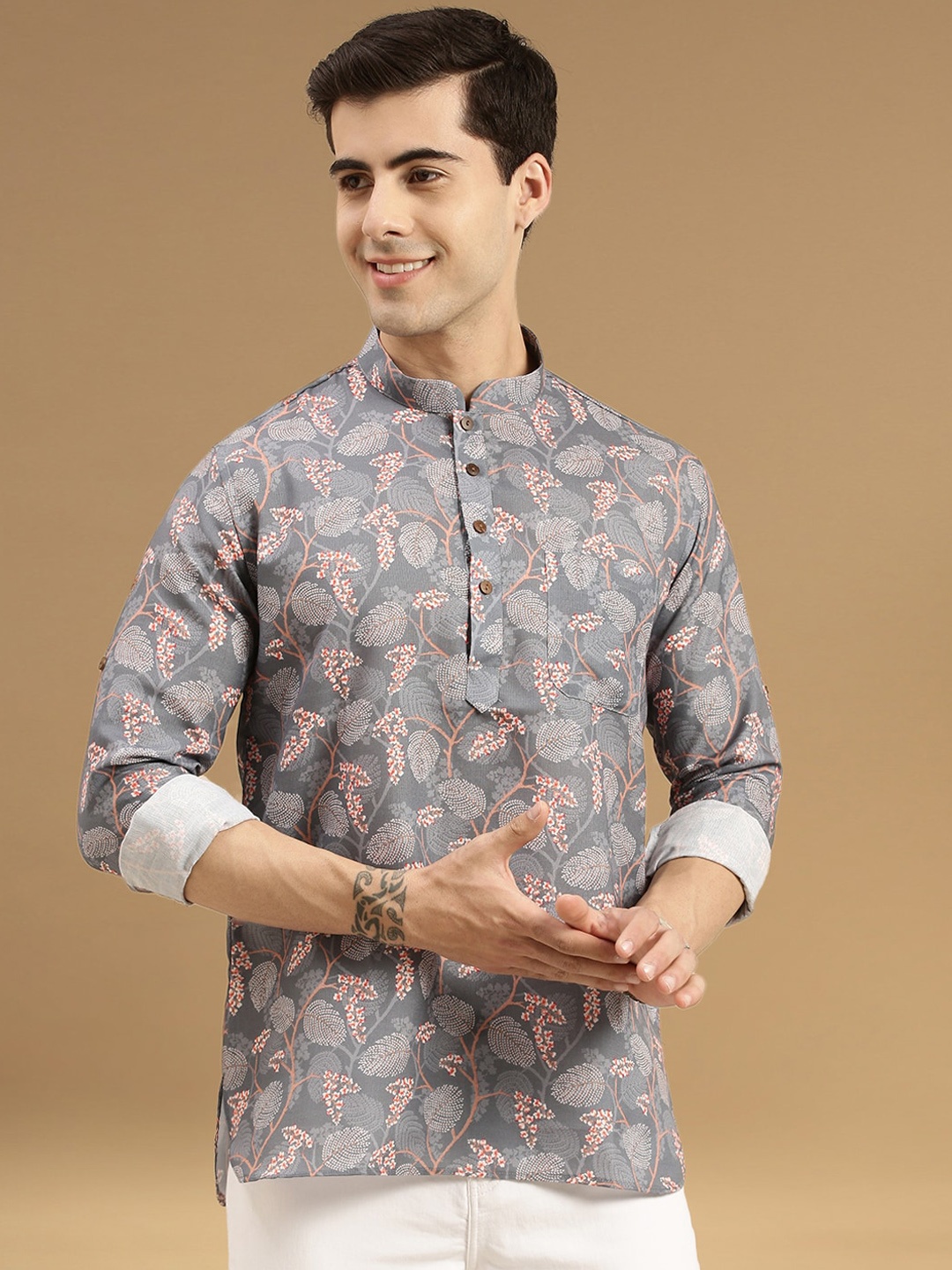 

Sanwara Floral Printed Mandarin Collar Strigth Kurta, Grey