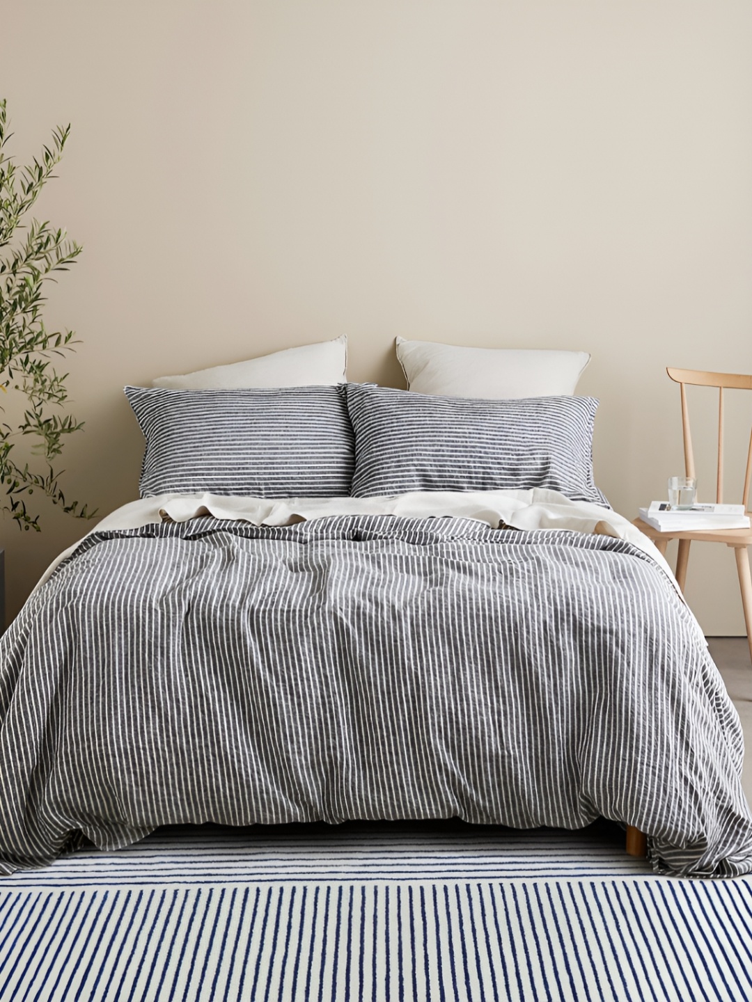 

Rugberry White Striped Hand-Tufted Woollen Carpet
