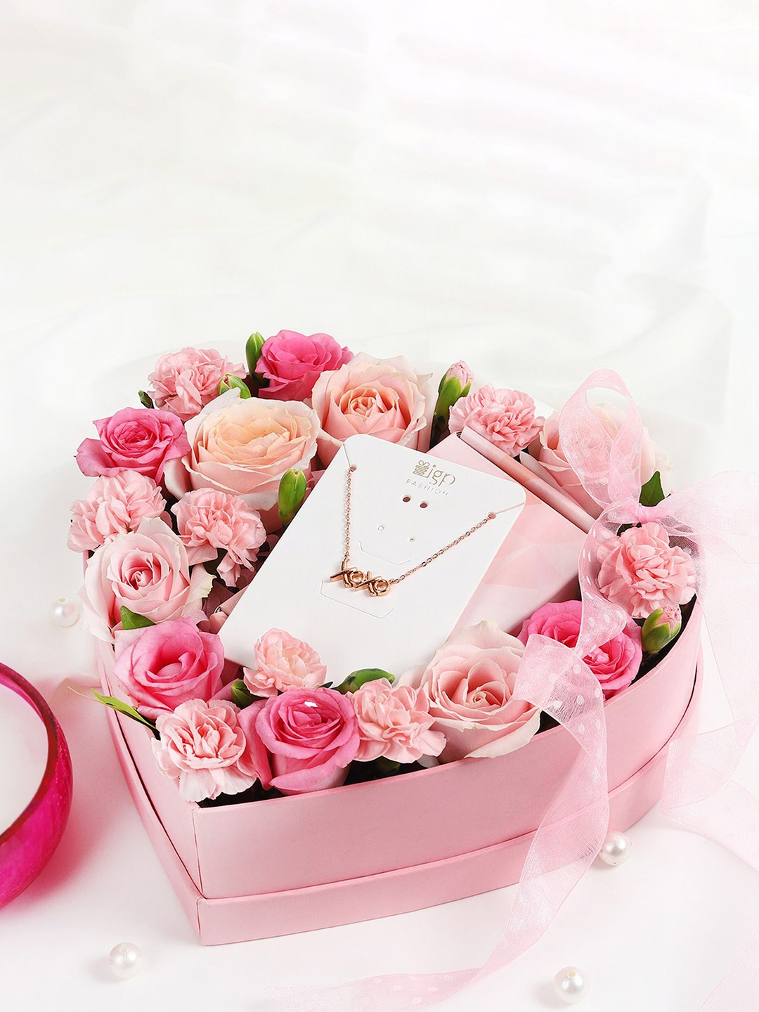 

IGP Pink Roses Fresh Flowers With Pendant & Chain