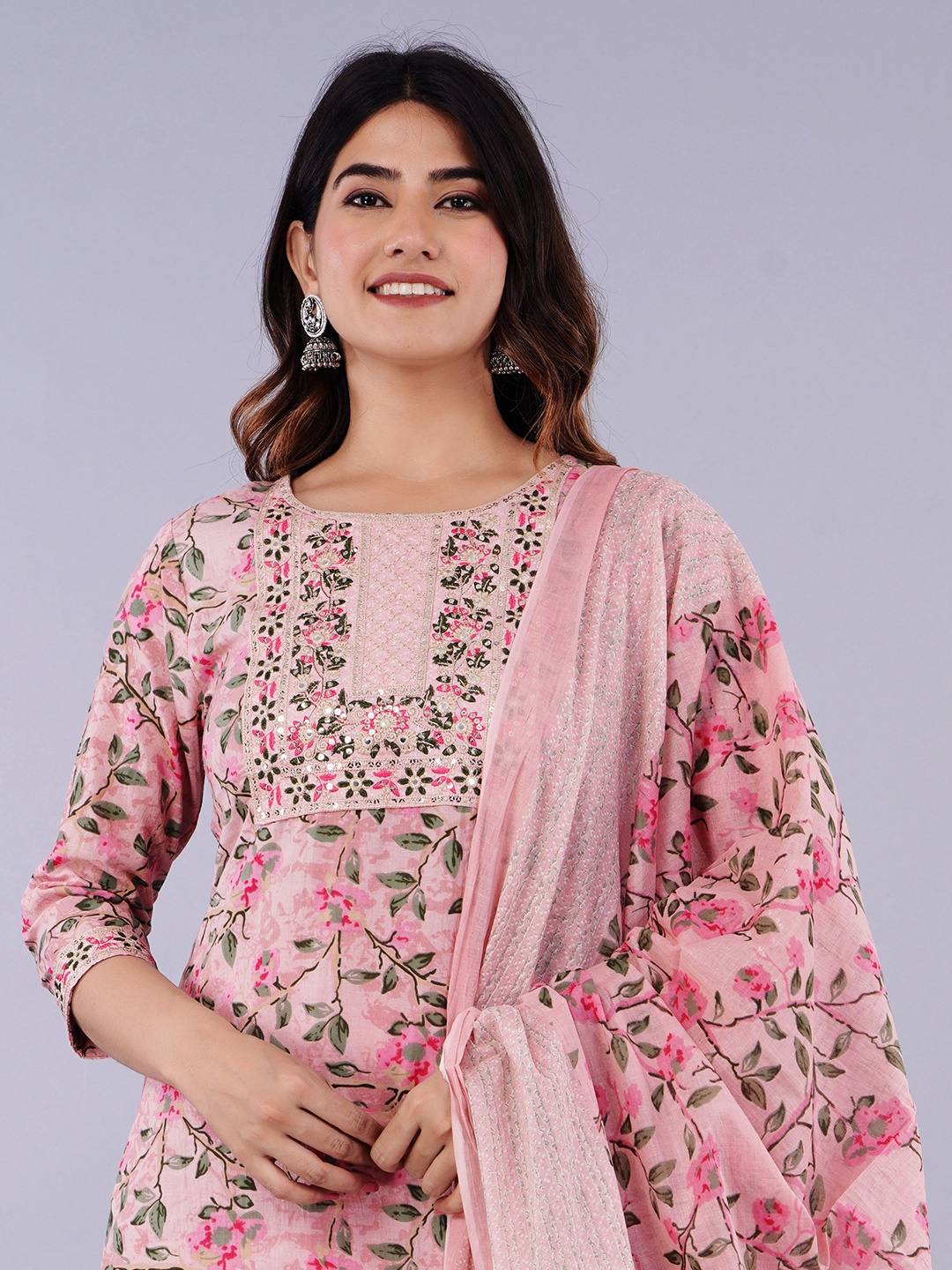 

DORIYA Floral Printed Sequinned Detailed Kurta & Salwar With Dupatta, Pink