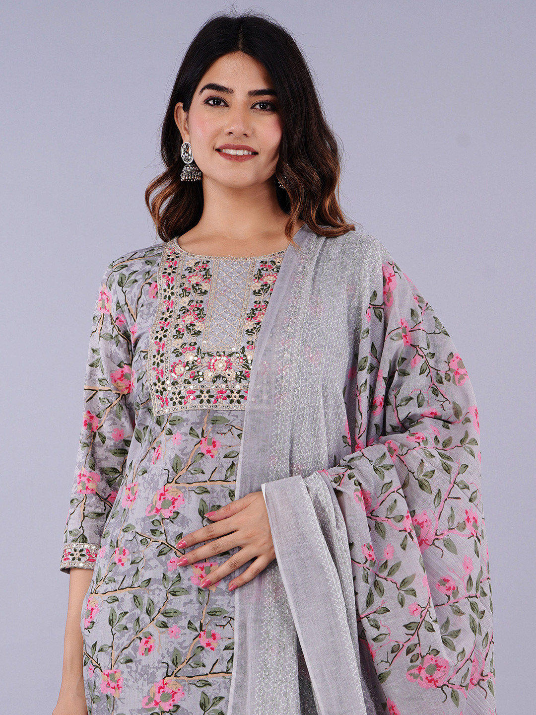 

DORIYA Floral Printed Thread Work Straight Kurta with Salwar & Dupatta, Grey
