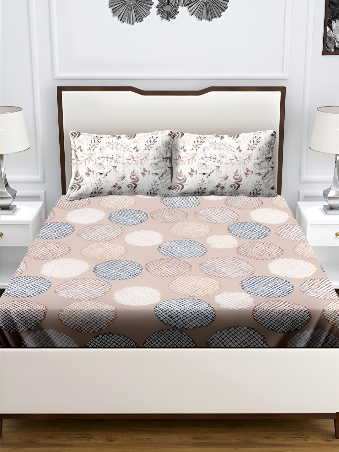 

Aura Brown & White Geometric 180 TC Queen Bedsheet with 2 Pillow Covers