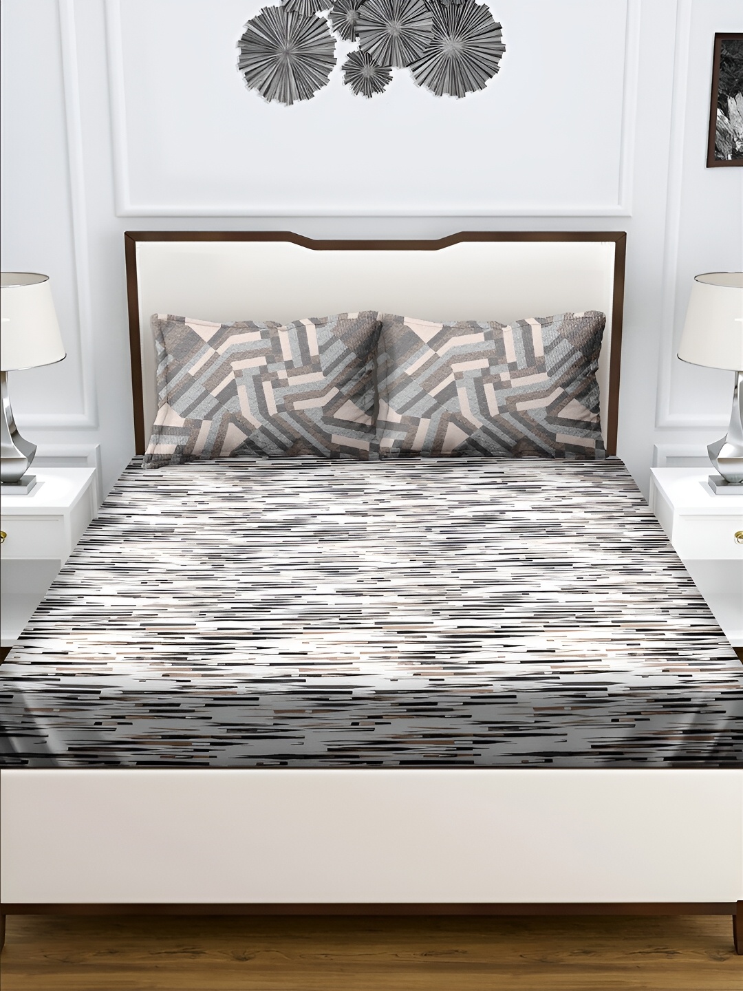 

Aura Grey & White Geometric 180 TC Queen Bedsheet with 2 Pillow Covers