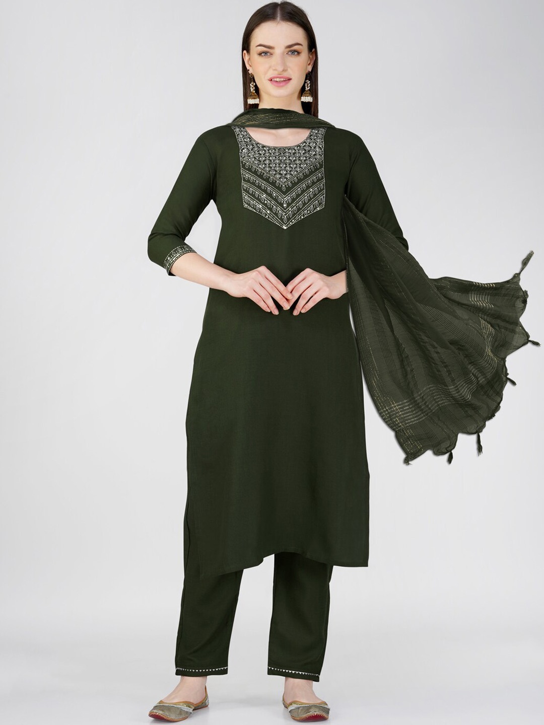 

ARADHNA Ethnic Motifs Yoke Design Sequinned Detailed Straight Kurta & Trouser With Dupatta, Green