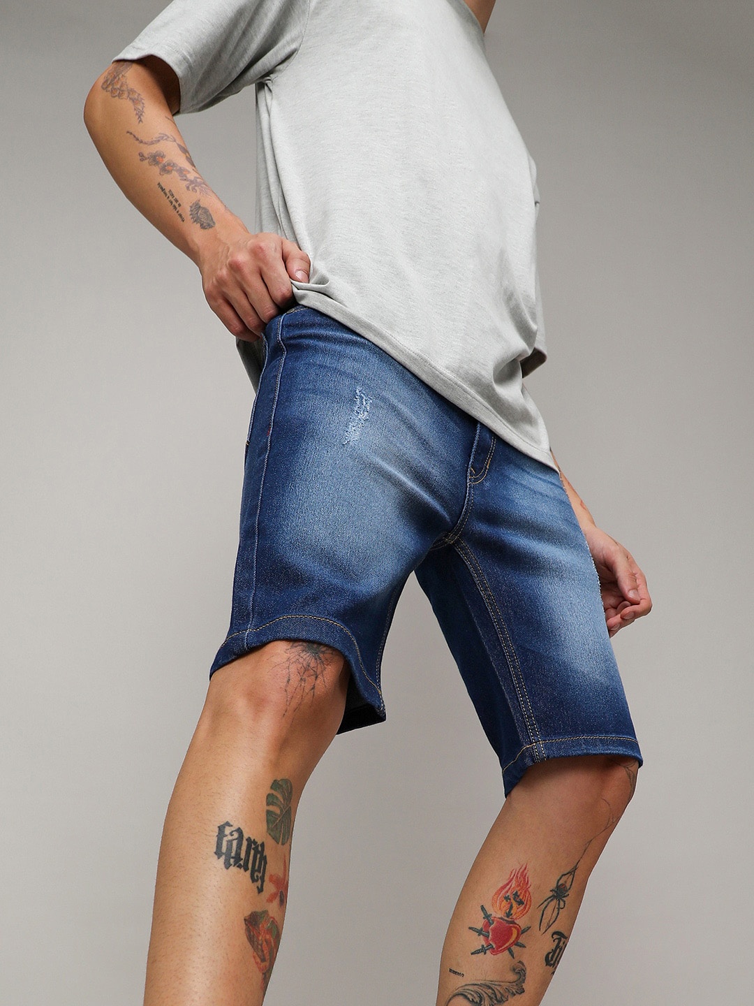 

Campus Sutra Men Washed Distressed Denim Shorts, Blue