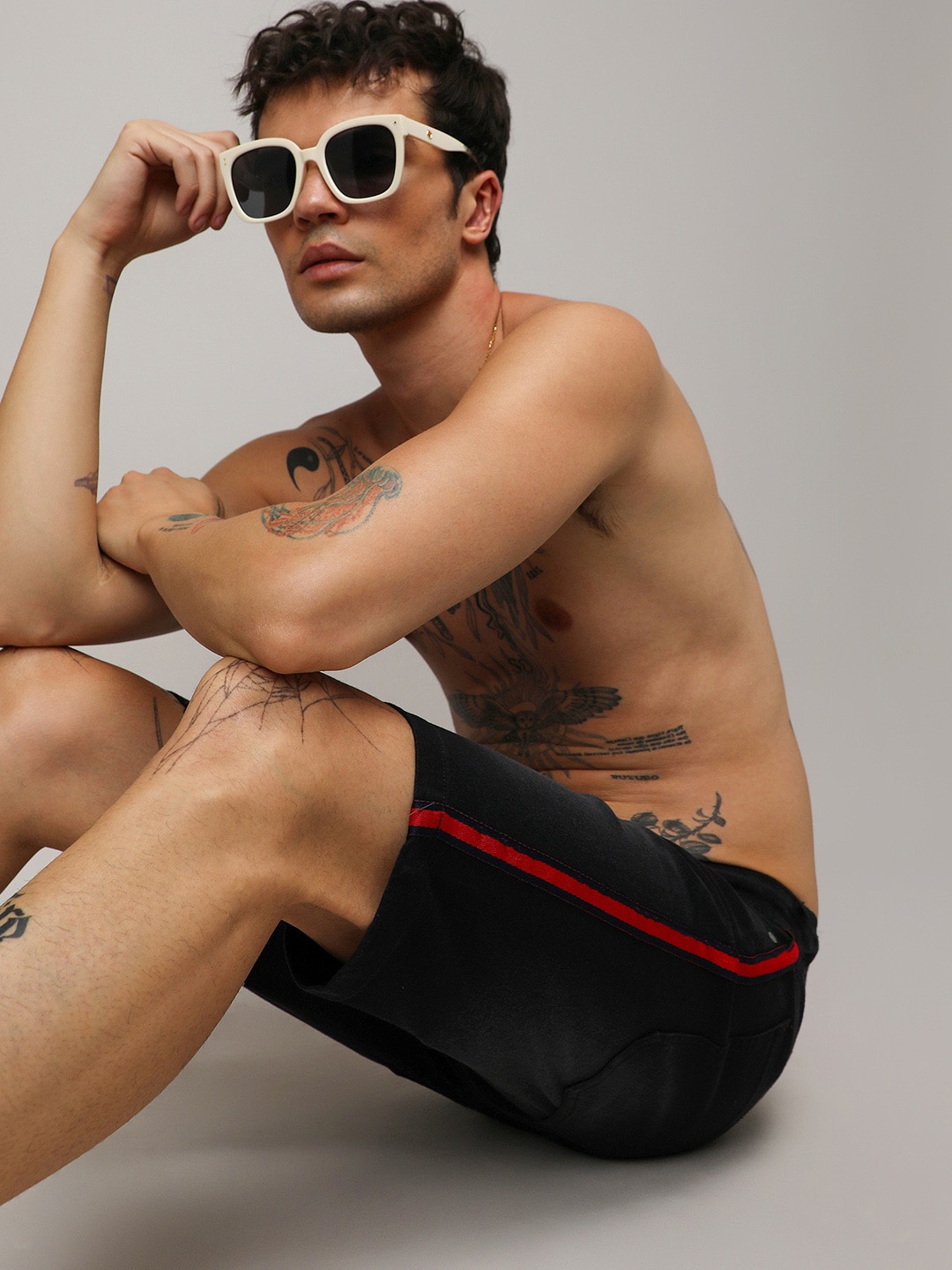 

Campus Sutra Men Mid-Rise Regular Fit Denim Shorts, Black