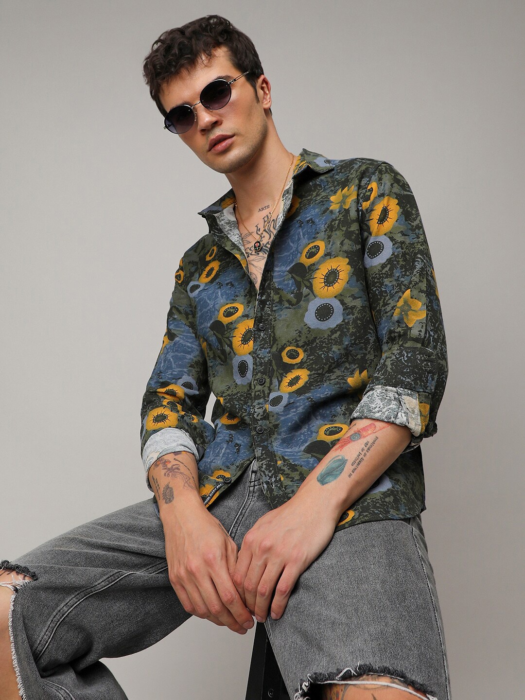 

Campus Sutra Classic Floral Printed Spread Collar Long Sleeves Casual Shirt, Green
