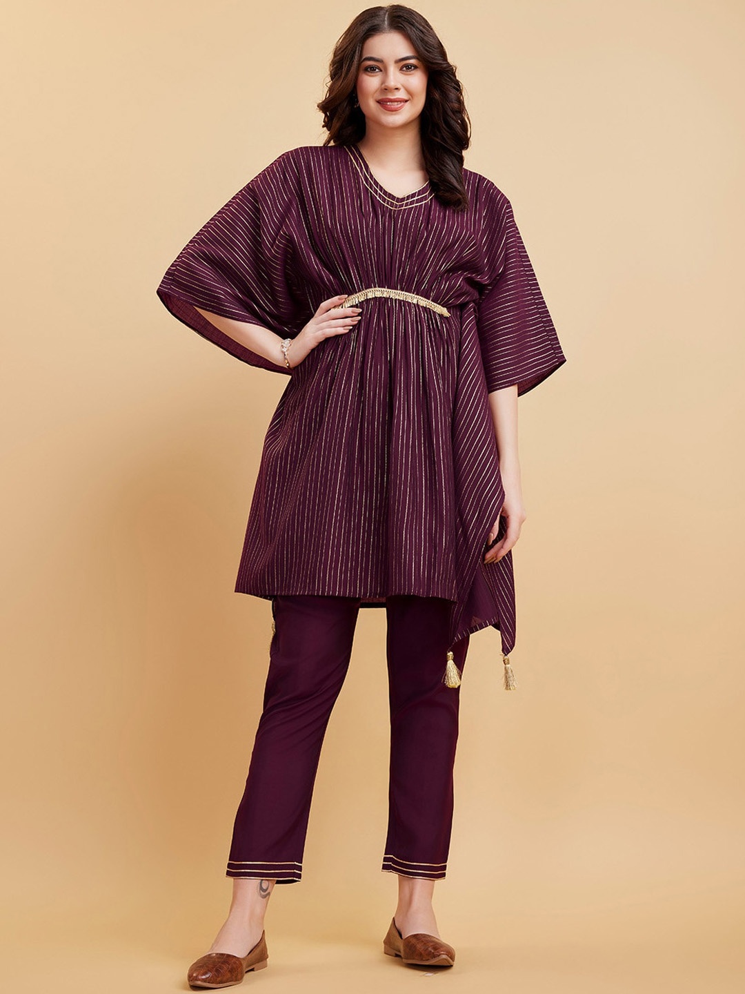 

Ishin Striped V-Neck Kaftan Kurta with Trousers, Burgundy