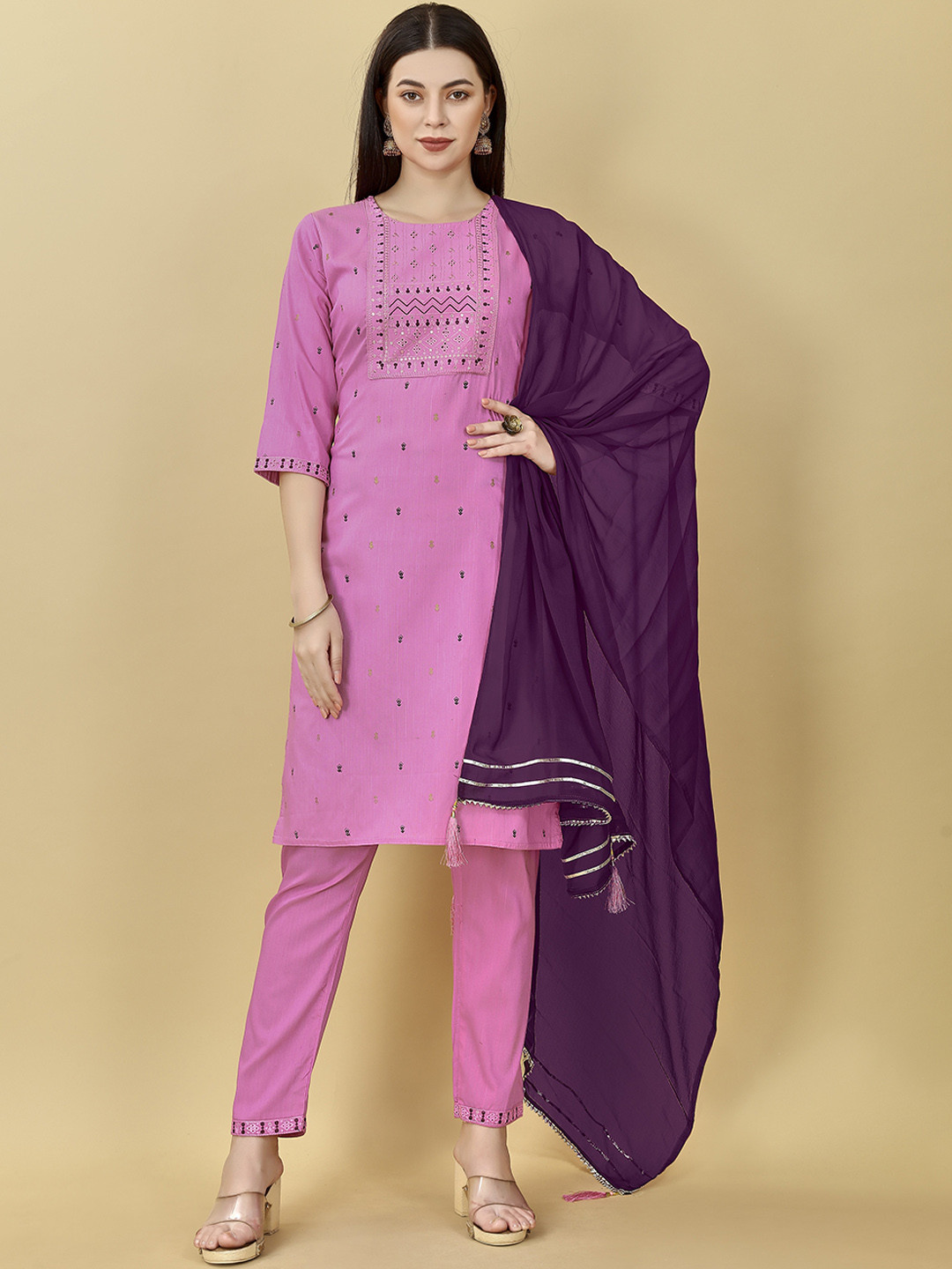 

DIVASTRI Floral Embroidered Regular Thread Work Kurta With Trousers & Dupatta, Pink