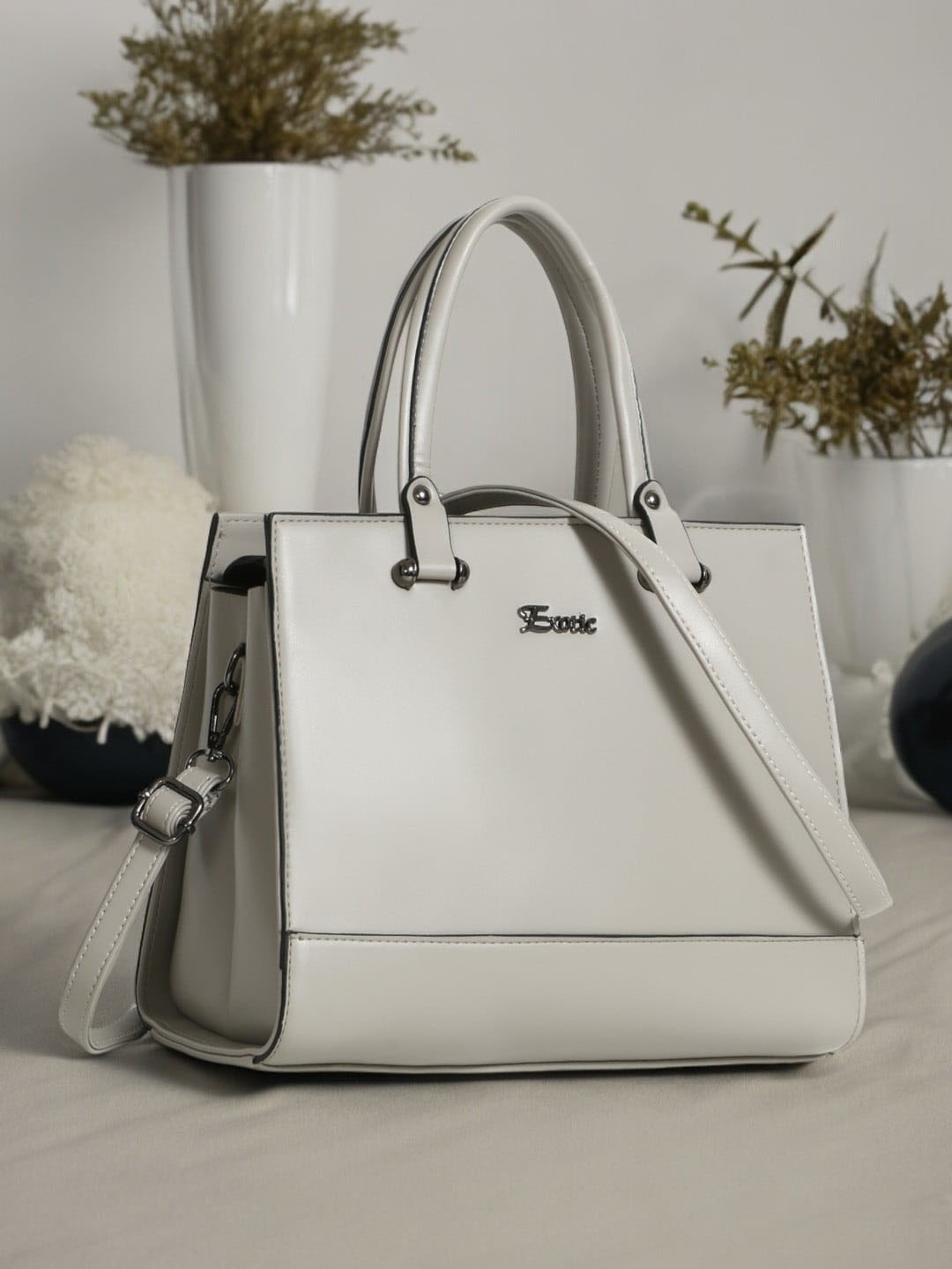 

Exotic Structured Synthetic Leather Handheld Bag, Off white