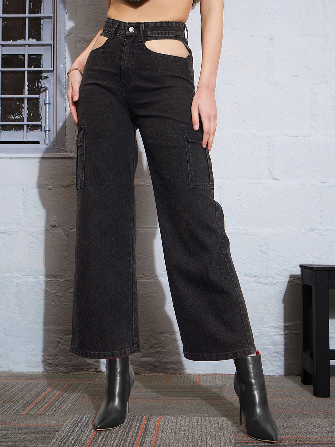 

SASSAFRAS Women Black Straight Fit High-Rise Clean Look Stretchable Jeans