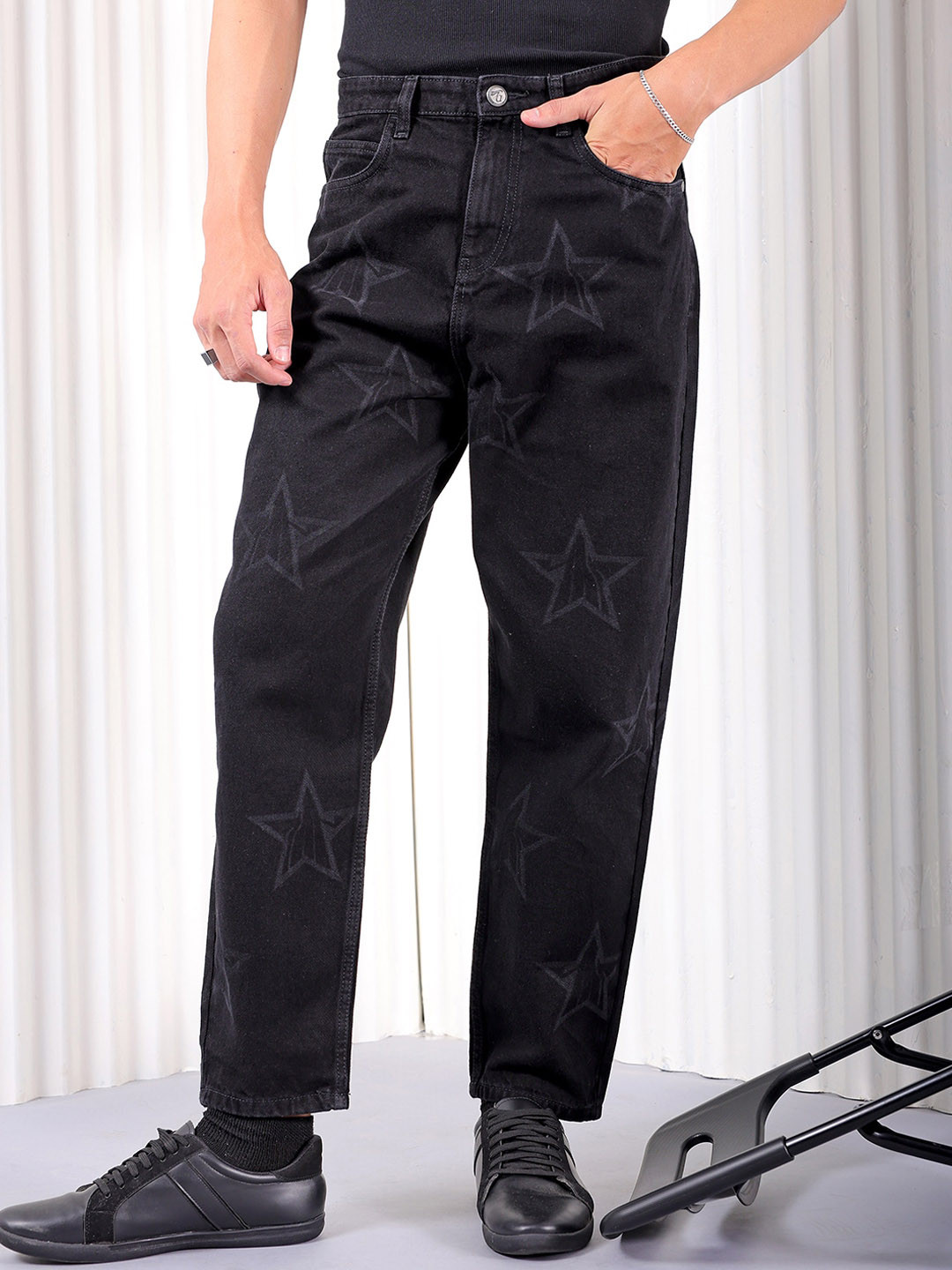 

The Indian Garage Co Men Loose Tapered Fit Laser Print Pure Cotton Jeans, Black