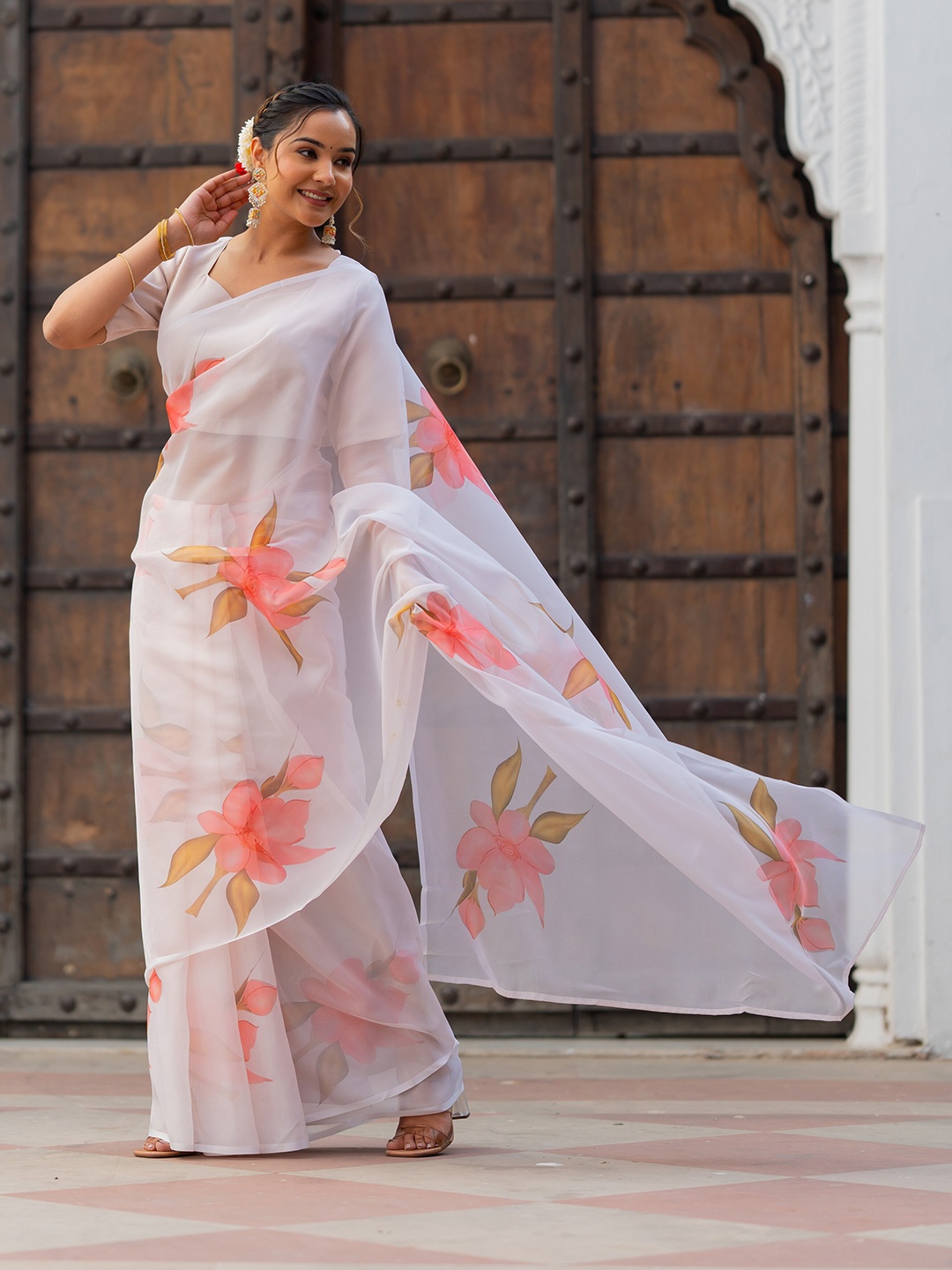 

ASPORA Floral Printed Saree, White