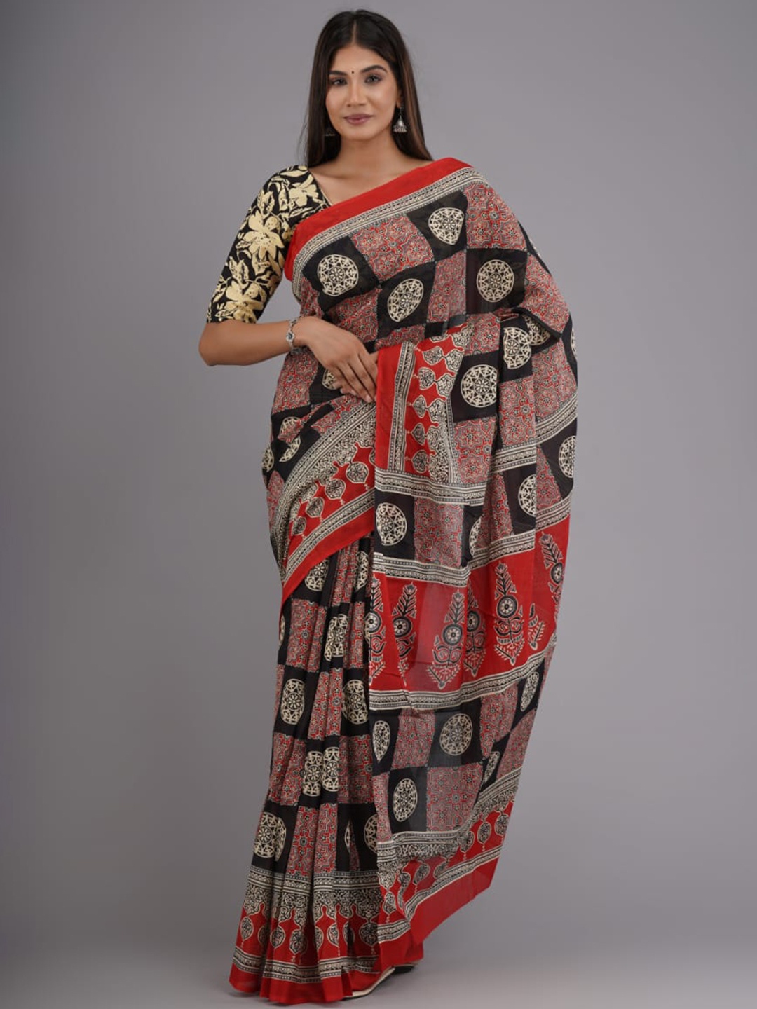 

KIAARON Ethnic Motifs Pure Cotton Block Print Saree, Red