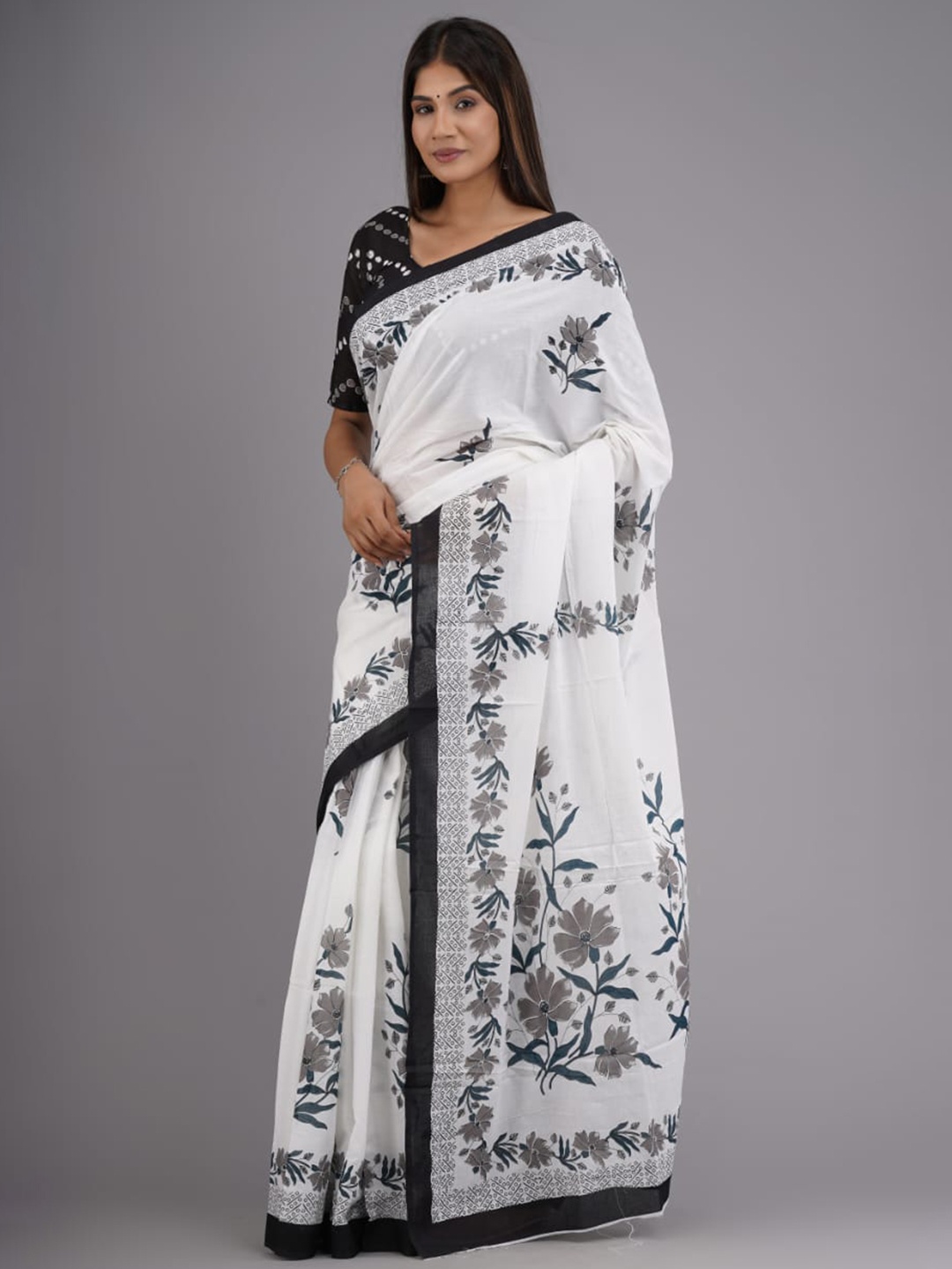 

KIAARON Floral Pure Cotton Block Print Saree, White