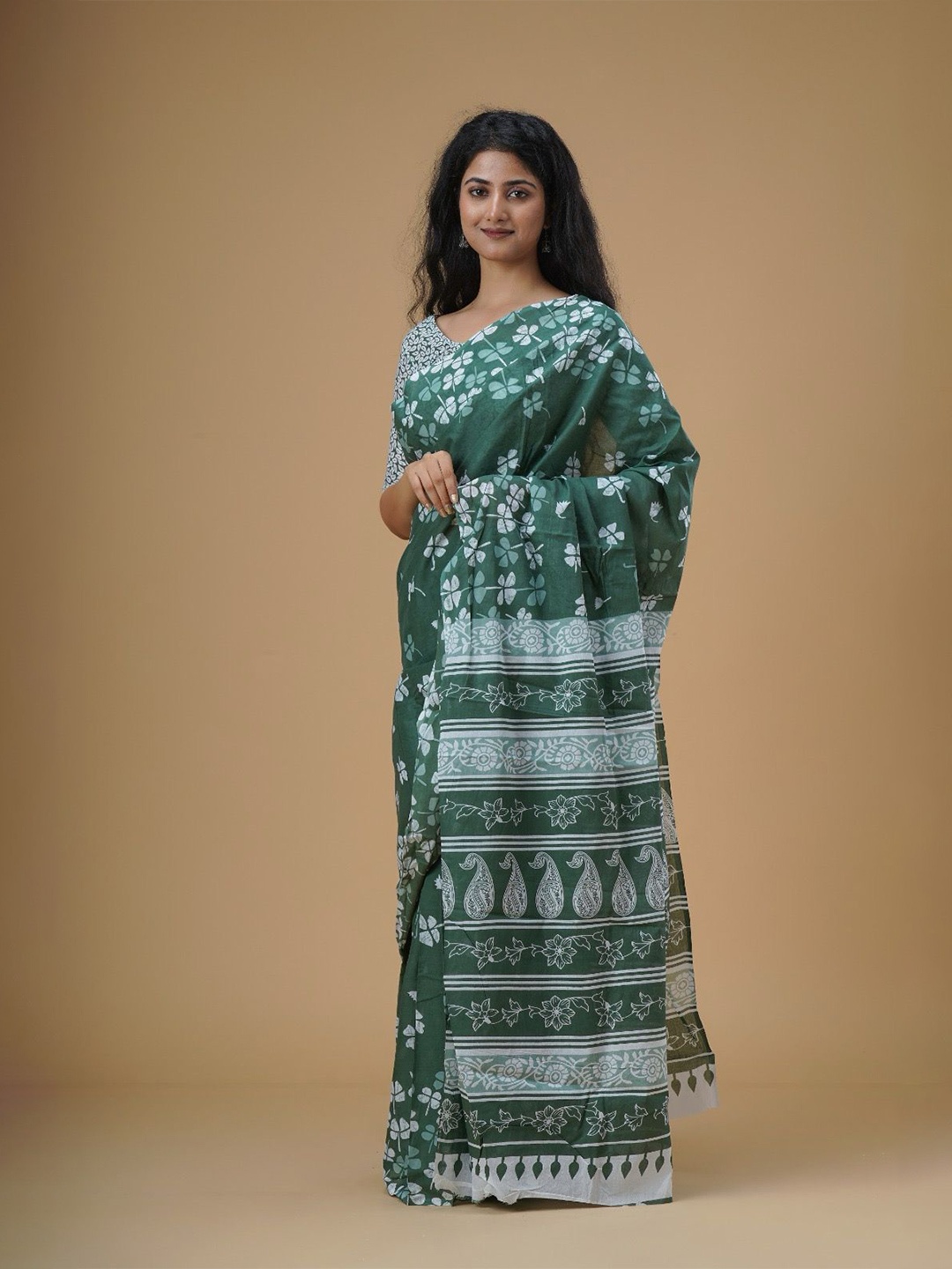 

TROPWEAR Floral Mulmul Cotton Block Print Saree, Green