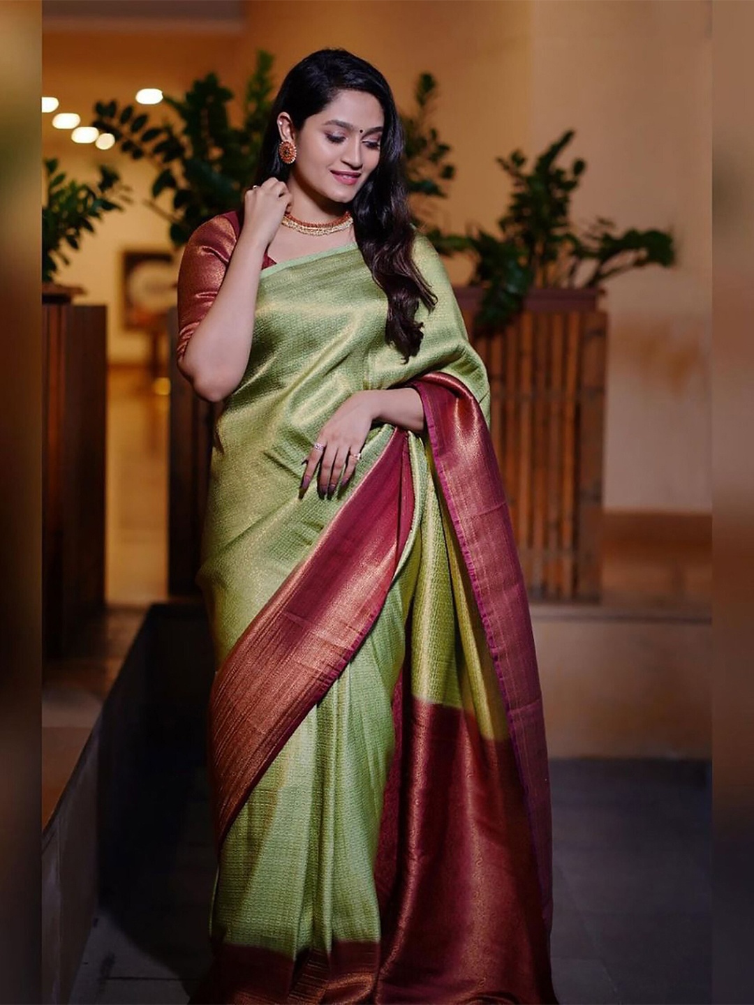 

BerMondsey Ethnic Motifs Woven Design Zari Banarasi Saree, Green